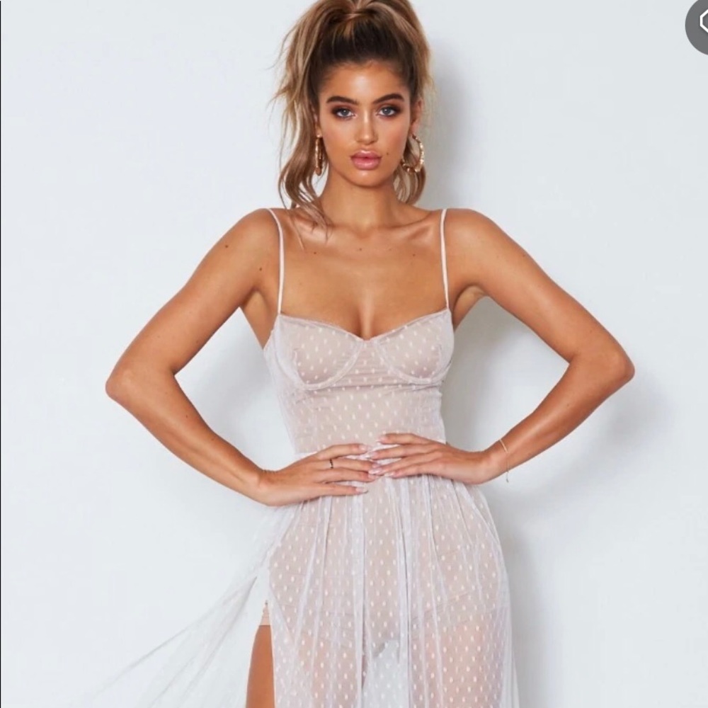 White fox Boutique Totally bangin’ white mesh maxi dress Size Small